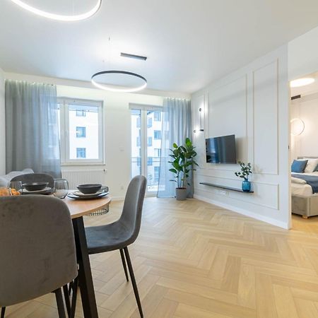 Blue Apartment Ceglana - Free Parking - Self Check-In カトヴィツェ エクステリア 写真